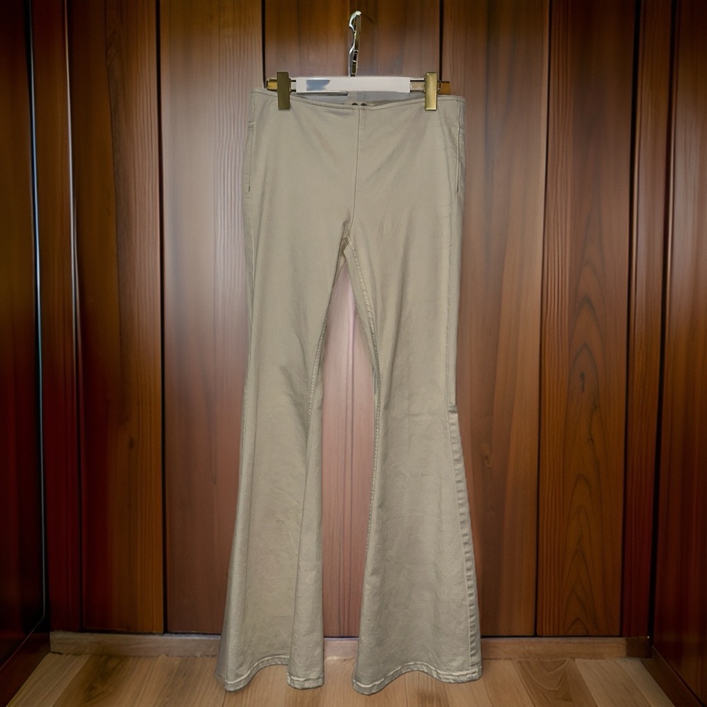 Free People off white slide flare bottom pants. Elastic waist women’s size 29